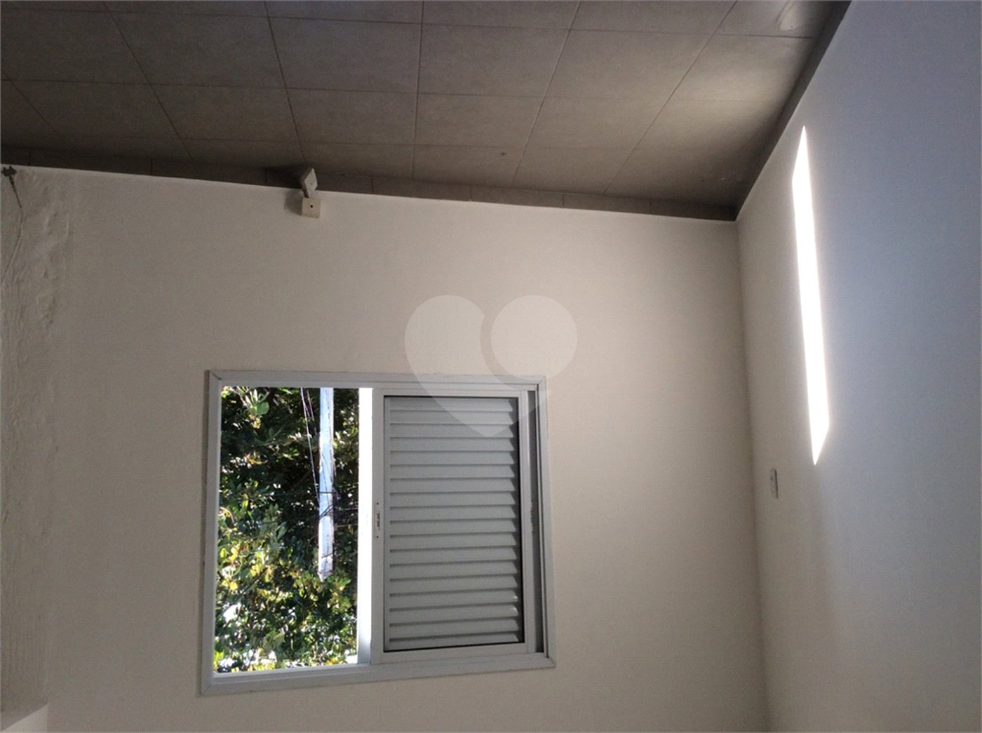 Casa à venda com 4 quartos, sendo 1 suíte, no condomínio Conselheiro Moreira de Barros, São Paulo - SP