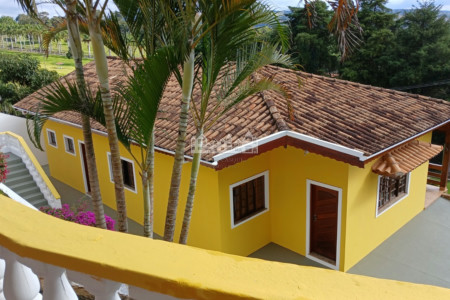 Casa para alugar com 3 quartos, sendo 1 suíte, em Vila Petrópolis, Atibaia, SP