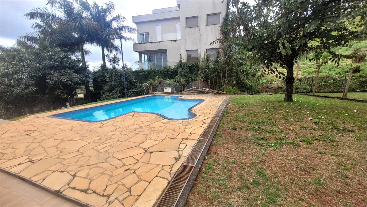 Casa à venda com 3 suítes no condomínio Suíça da Cantareira, Mairiporã - SP