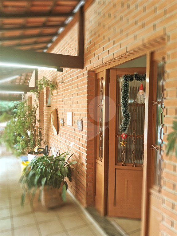 Casa à venda com 3 quartos, sendo 1 suíte, no condomínio Acmti - Colinas do Mosteiro, Terras de Itaici e Recanto dos Pássaros, Indaiatuba - SP