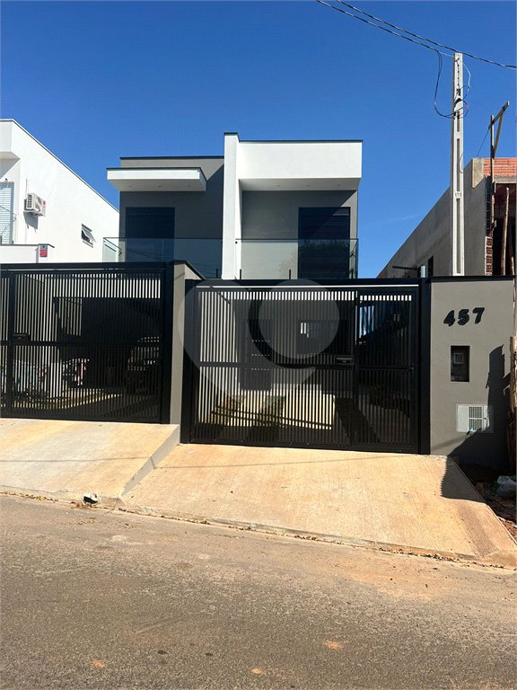 Sobrado à venda com 3 quartos, sendo 1 suíte, em Jardim Brasil, São Roque, SP