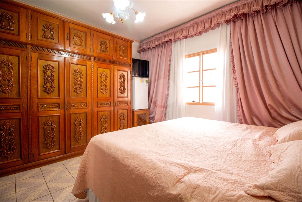 Sobrado à venda com 5 quartos, sendo 1 suíte,  em Jardim Villaça, São Roque, SP