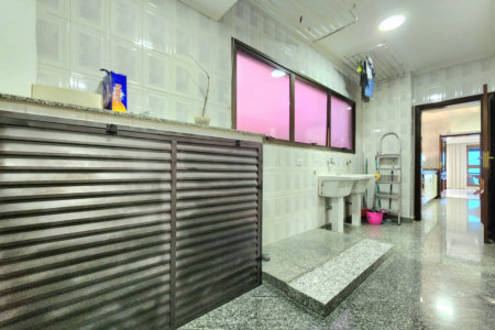 Apartamento Alto Padrão Frente Mar com 4 Dormitórios, 3 Suítes e 3 Vagas na Orla de Santos