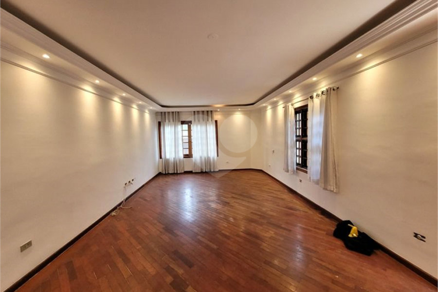 Casa térrea assobradada