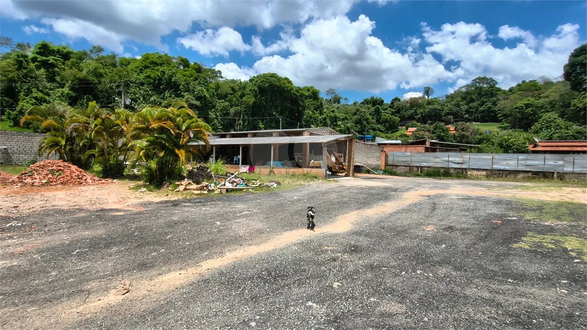 Locação de barracões para Armazenamento" área total de 6000mts - Bairro Abadia - Louveira SP