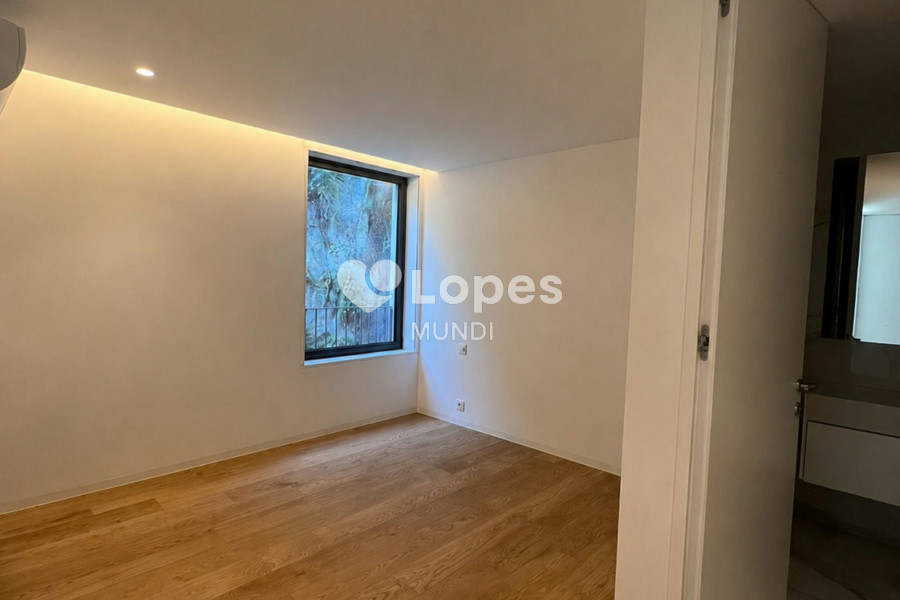 Apartamento T4 à venda em Lordelo do Ouro, Porto, Portugal – 240 m²