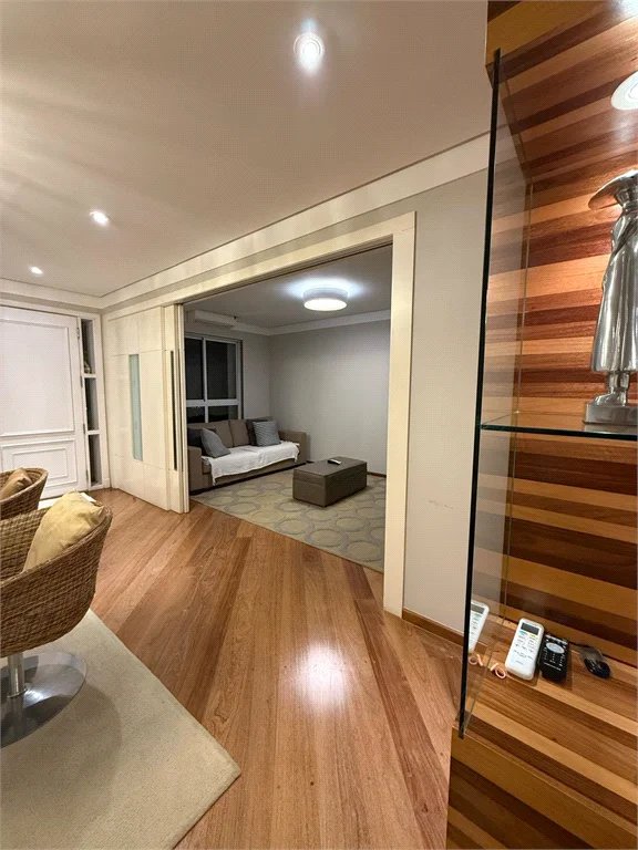 Casa à venda com 4 suítes no condomínio East Village, São Paulo - SP