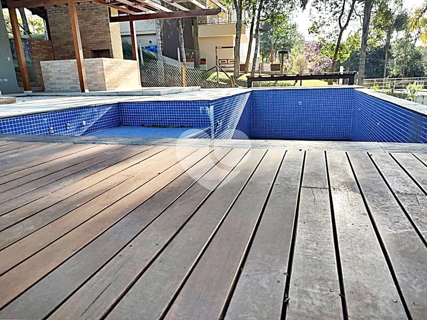 Casa à venda com 4 quartos, sendo 3 suítes, no condomínio Cantareira, Mairiporã - SP