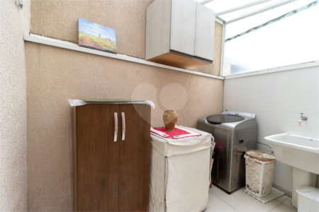 Casa à venda com 3 quartos, sendo 1 suíte, no condomínio Orquideas, São Paulo - SP