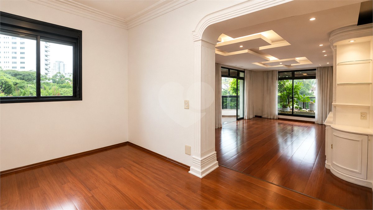 Apartamento à venda com 4 quartos, sendo 2 suítes,  em Brooklin Paulista, São Paulo, SP
