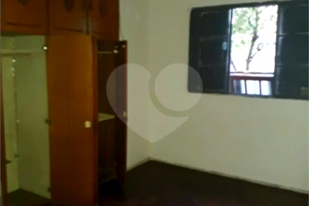 Casa térrea + Sala Comercial na Vila Prado.