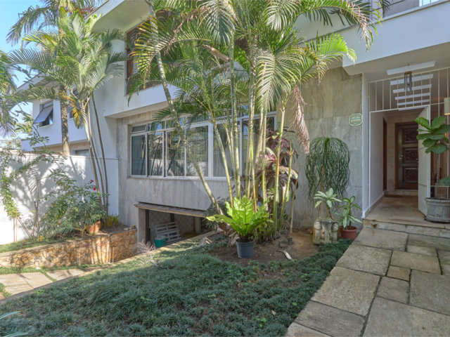 Casa à venda com 4 quartos, sendo 2 suítes,  em Brooklin, São Paulo, SP
