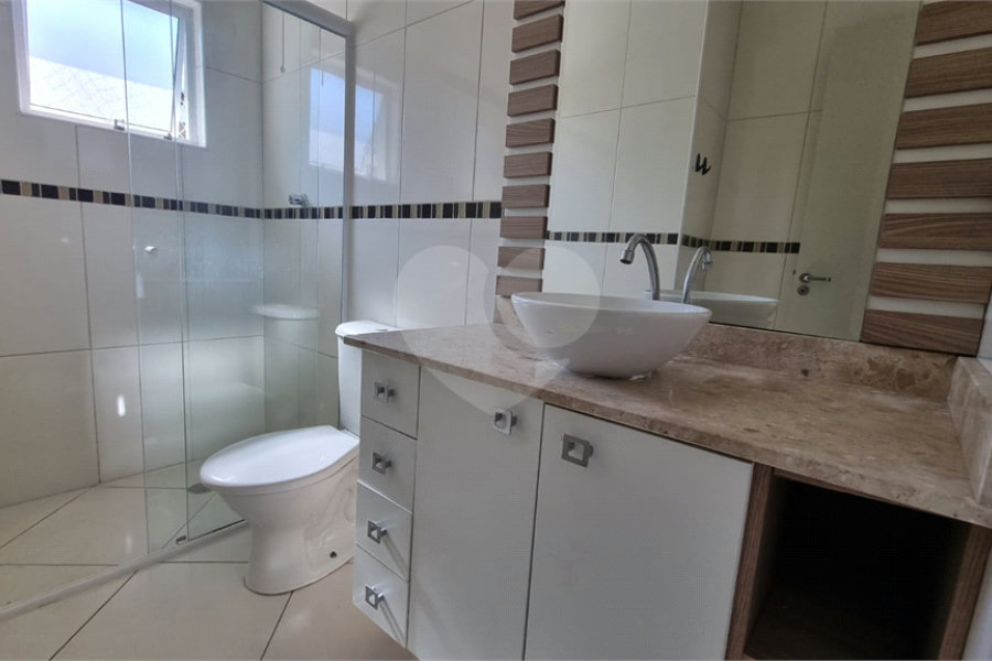 Casa à venda com 3 quartos, sendo 1 suíte,  no condomínio Rafaela I, São Paulo - SP