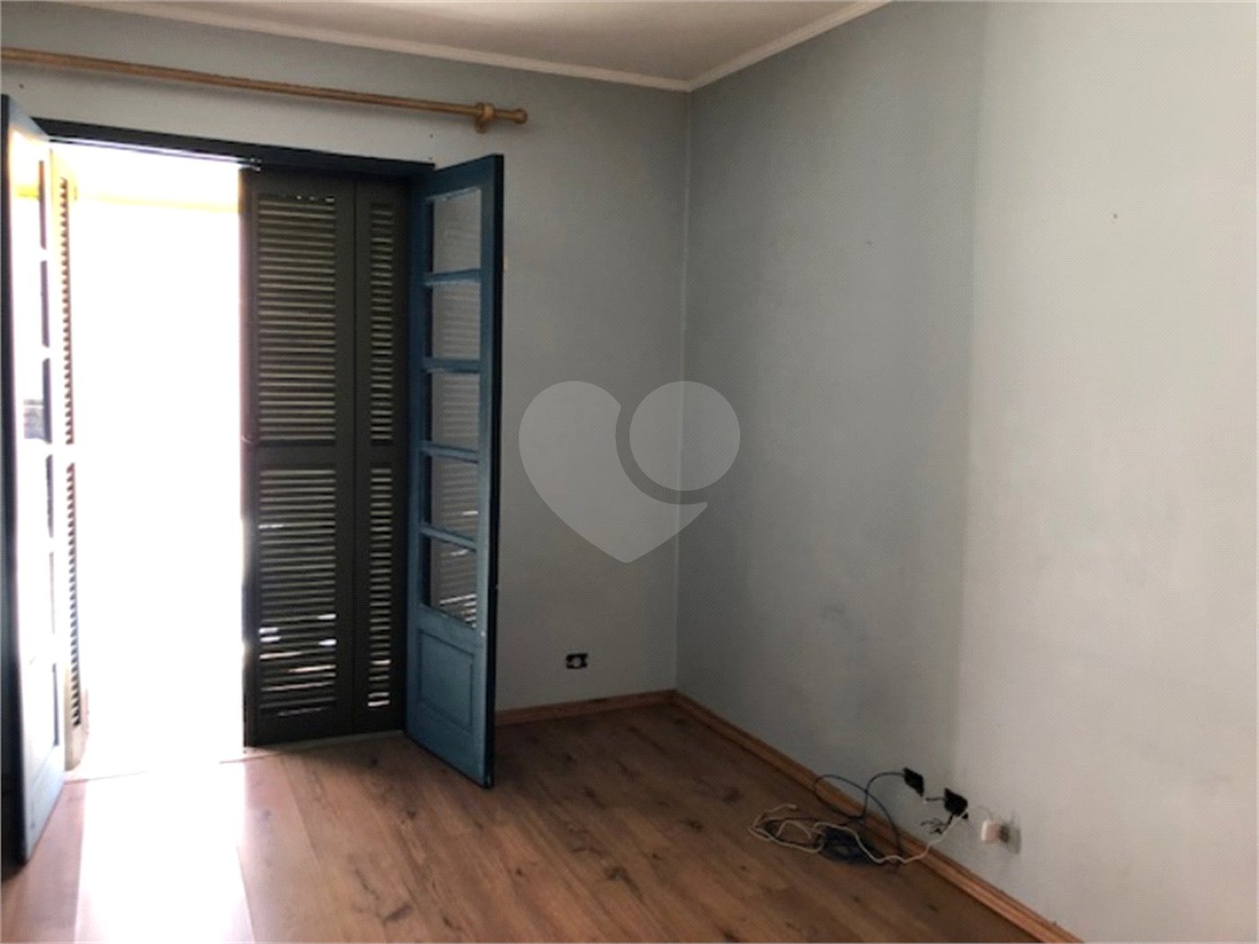 Casa à venda com 4 quartos, sendo 2 suítes,  em Jardim Leonor, São Paulo, SP