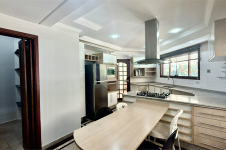 Casa à venda com 4 suítes no condomínio Parque Village Castelo, Itu - SP