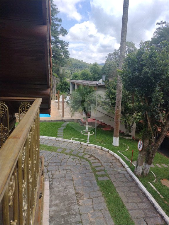 Casa à venda com 4 quartos, sendo 2 suítes,  no condomínio Cinco Lagos, Mairiporã - SP
