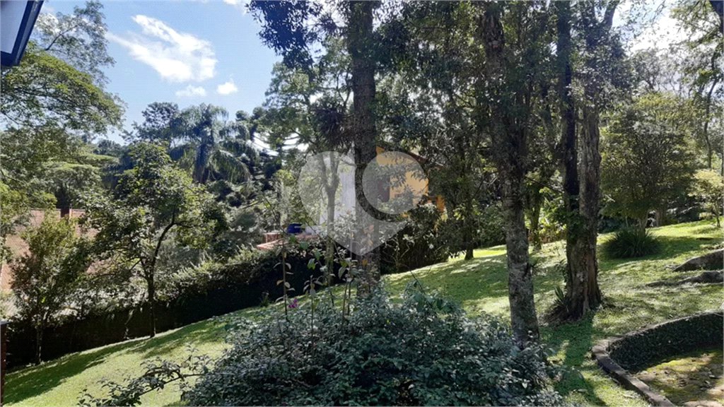 Casa à venda com 3 quartos, sendo 1 suíte, no condomínio Jardim da Monntanha II, Mairiporã - SP