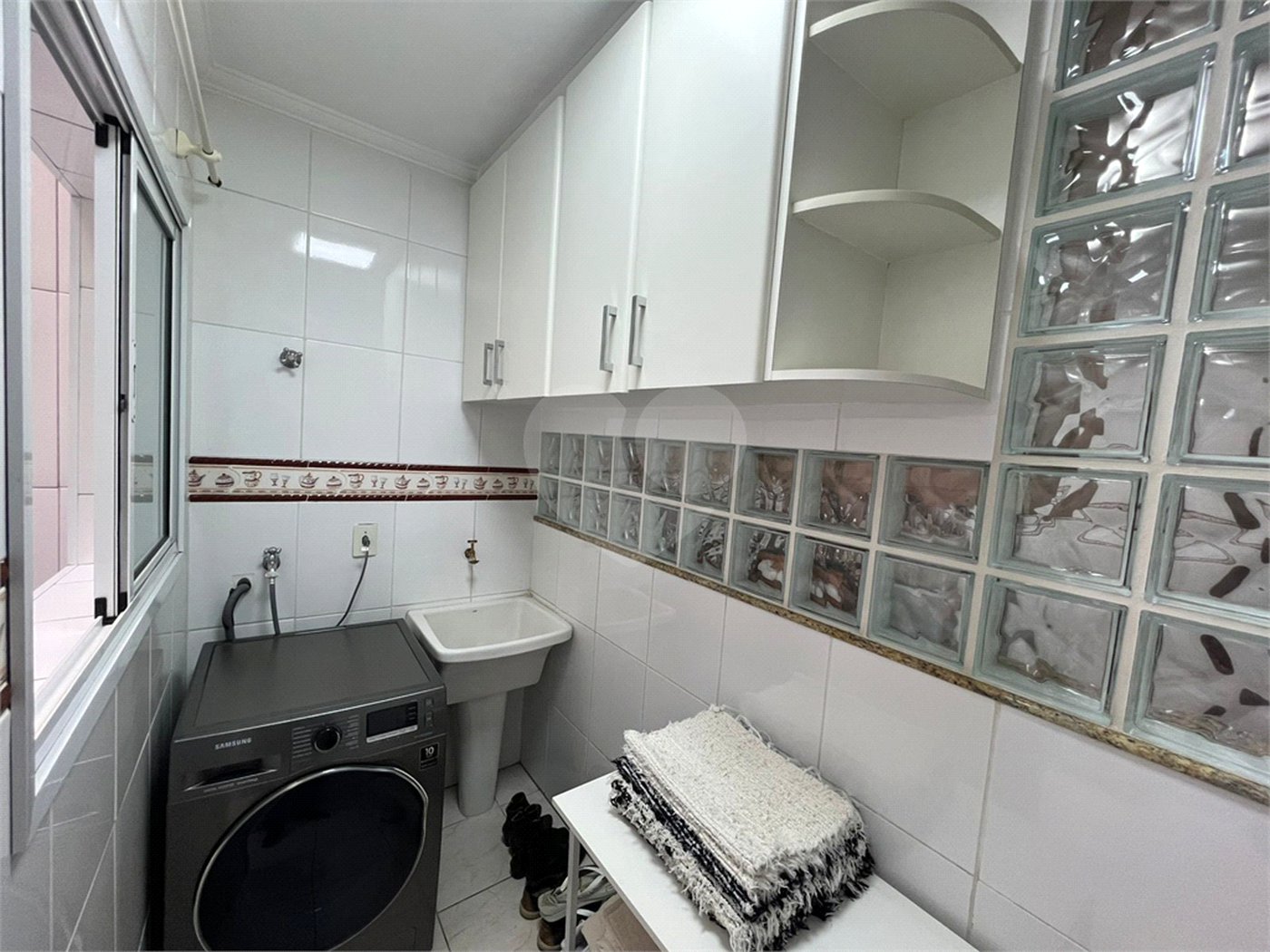 Casa à venda com 3 quartos, sendo 2 suítes,  no condomínio Mirante do Vale, São Paulo - SP