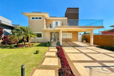 Casa à venda com 3 suítes no condomínio Golf Village, Carapicuíba - SP