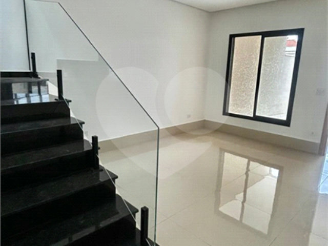 Sobrado à venda com 3 quartos, sendo 1 suíte,  em Jardim Maristela, São Paulo, SP