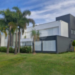 Casa à venda ou para alugar com 5 quartos, sendo 4 suítes, no condomínio Shamballa II, Atibaia - SP