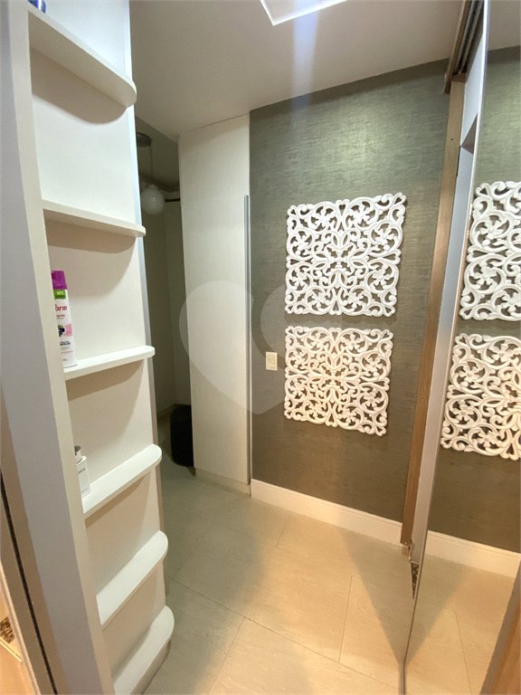 Casa à venda com 4 quartos, sendo 2 suítes, no condomínio Golden Village, Rio de Janeiro - RJ