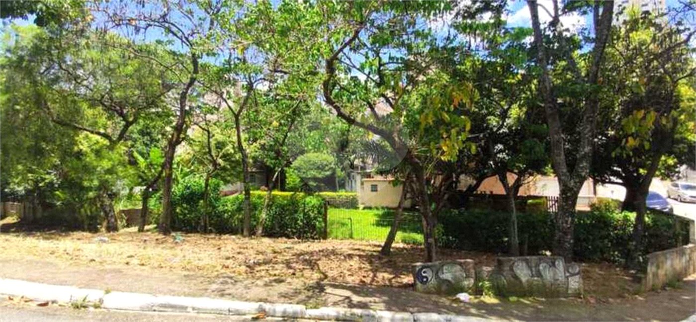 Terreno à venda com 3 quartos, sendo 1 suíte, em Vila Mazzei, São Paulo, SP