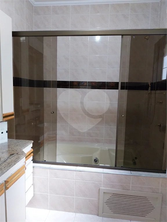 Casa com 324m², 4 dormitórios, sendo 1 suíte, 4 vagas, à venda no Jardim Las Vegas em Santo André.