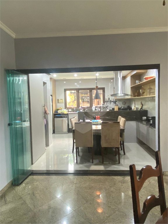 Casa à venda com 4 suítes no condomínio Vale da Santa Fé, Vinhedo - SP