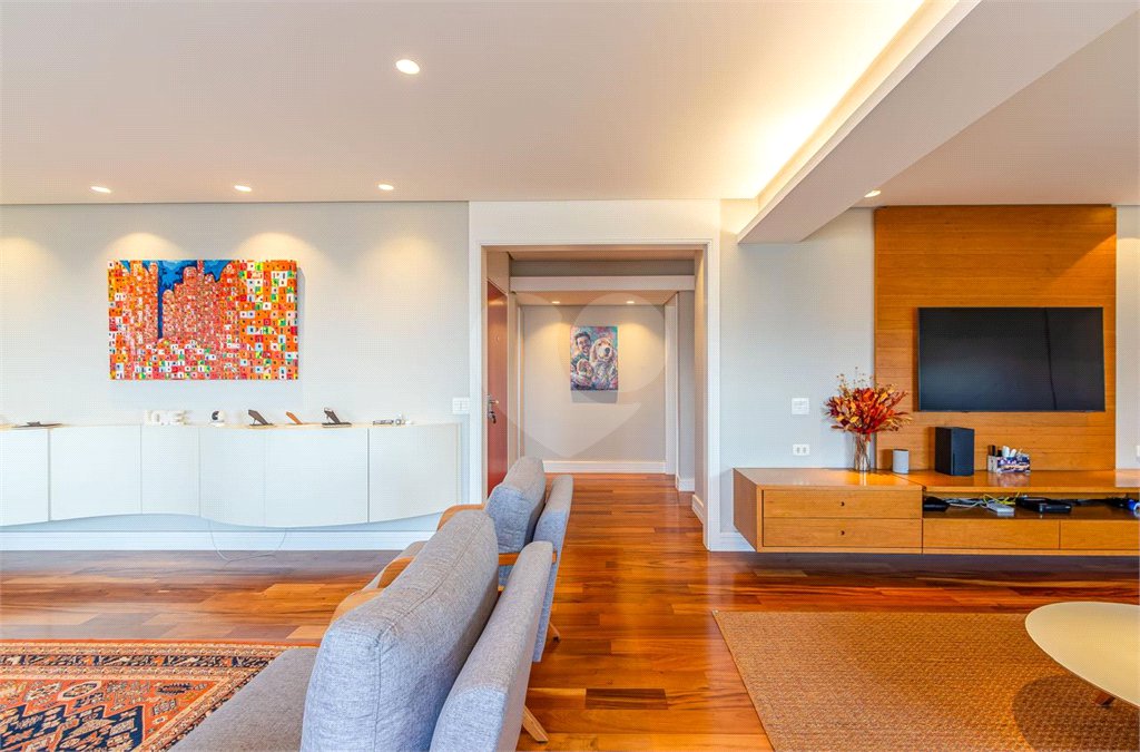 Apartamento à venda com 4 quartos, sendo 3 suítes,  em Real Parque, São Paulo, SP