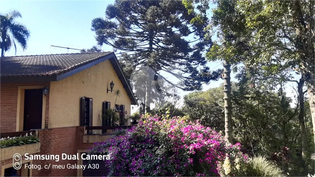 Casa à venda com 3 quartos, sendo 1 suíte, no condomínio Jardim da Monntanha II, Mairiporã - SP