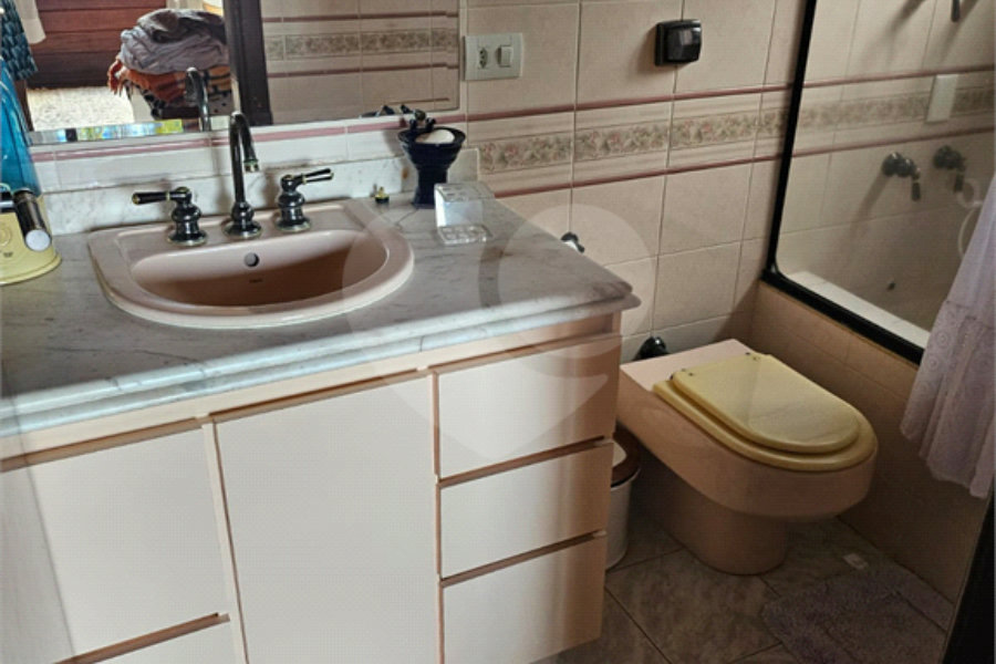 Casa à venda com 4 quartos, sendo 3 suítes, no condomínio Residncial Euroville, Carapicuíba - SP