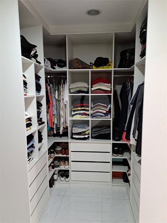 Sobrado à venda com 4 quartos, sendo 2 suítes, em Jaraguá, São Paulo, SP