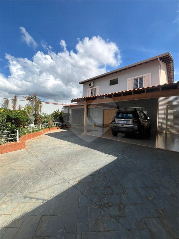 Casa à venda com 4 quartos, sendo 1 suíte, em Vila Santa Maria (vila Xavier), Araraquara, SP