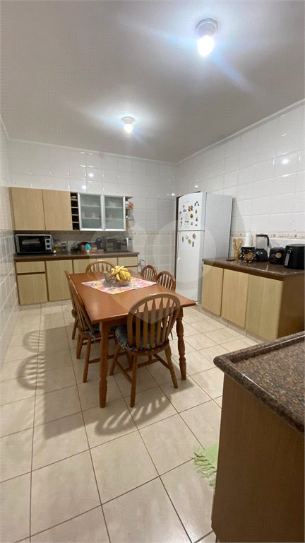 Casa à venda com 3 quartos, sendo 2 suítes, no condomínio Residencial Jardim Altos de Suzano, Suzano - SP