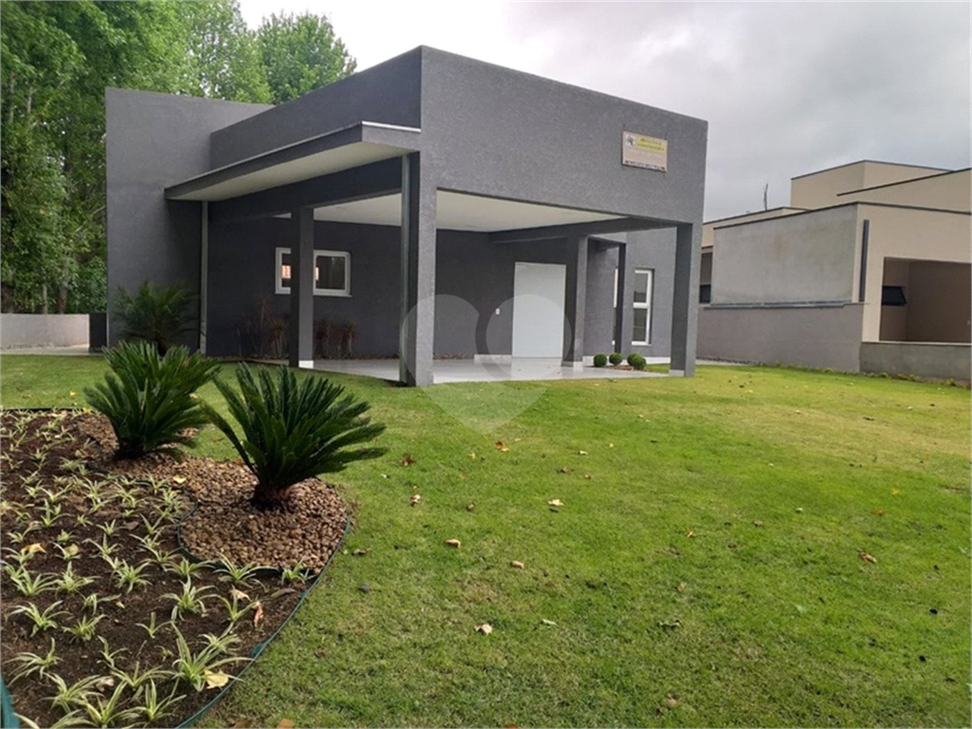 Casa à venda com 2 quartos, sendo 1 suíte, no condomínio Figueira Garden, Atibaia - SP