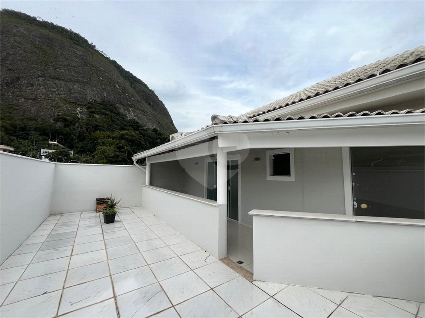 Casa à venda com 4 suítes no condomínio Pedra Mar, Rio de Janeiro - RJ