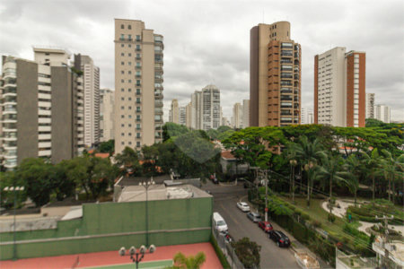 Apartamento à venda com 4 quartos, sendo 3 suítes, em Campo Belo, São Paulo, SP