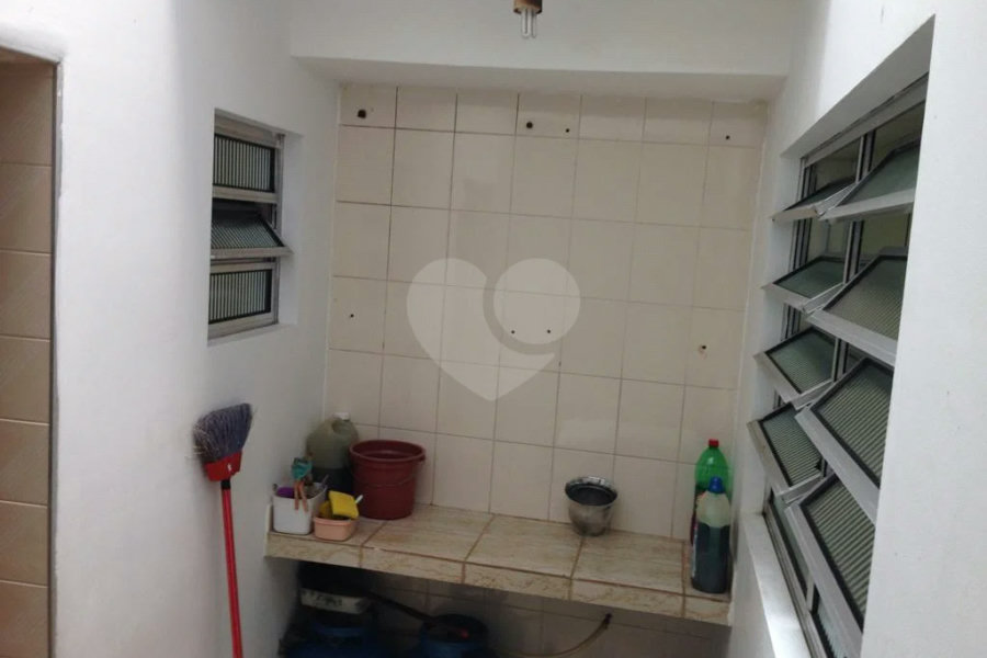 Vende-se Sobrado em Condomínio Fechado – 3 Dormitórios | 180 m²