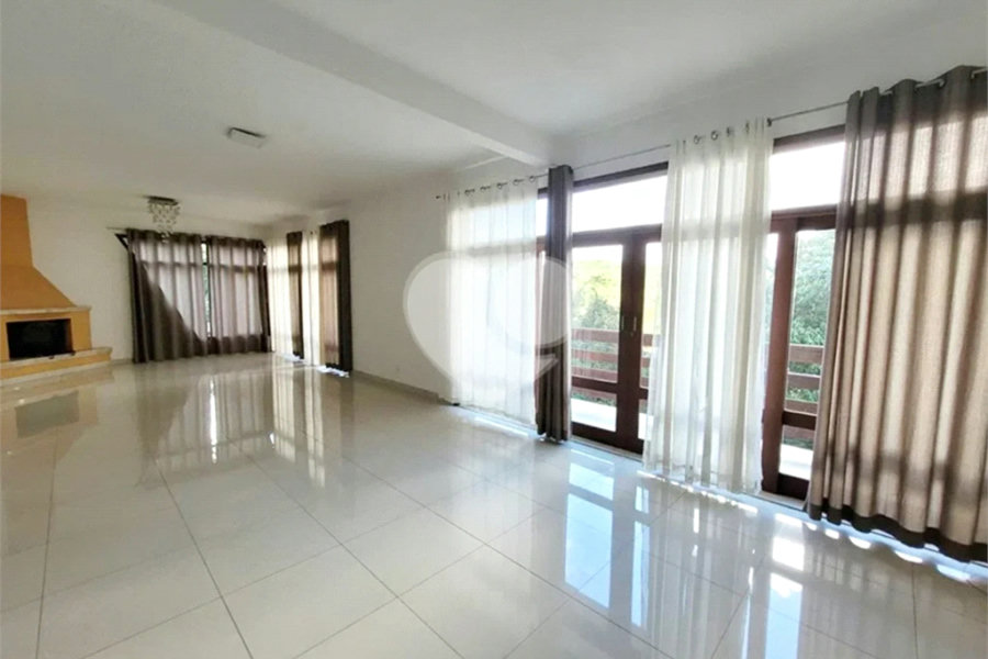 Casa à venda ou para alugar com 7 quartos, sendo 5 suítes, no condomínio Sausalito, Mairiporã - SP