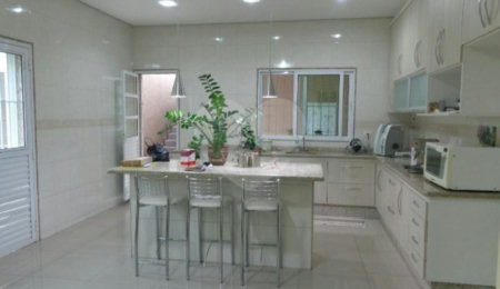 Casa Térrea à venda com 3 suítes em Vila Gustavo, São Paulo, SP