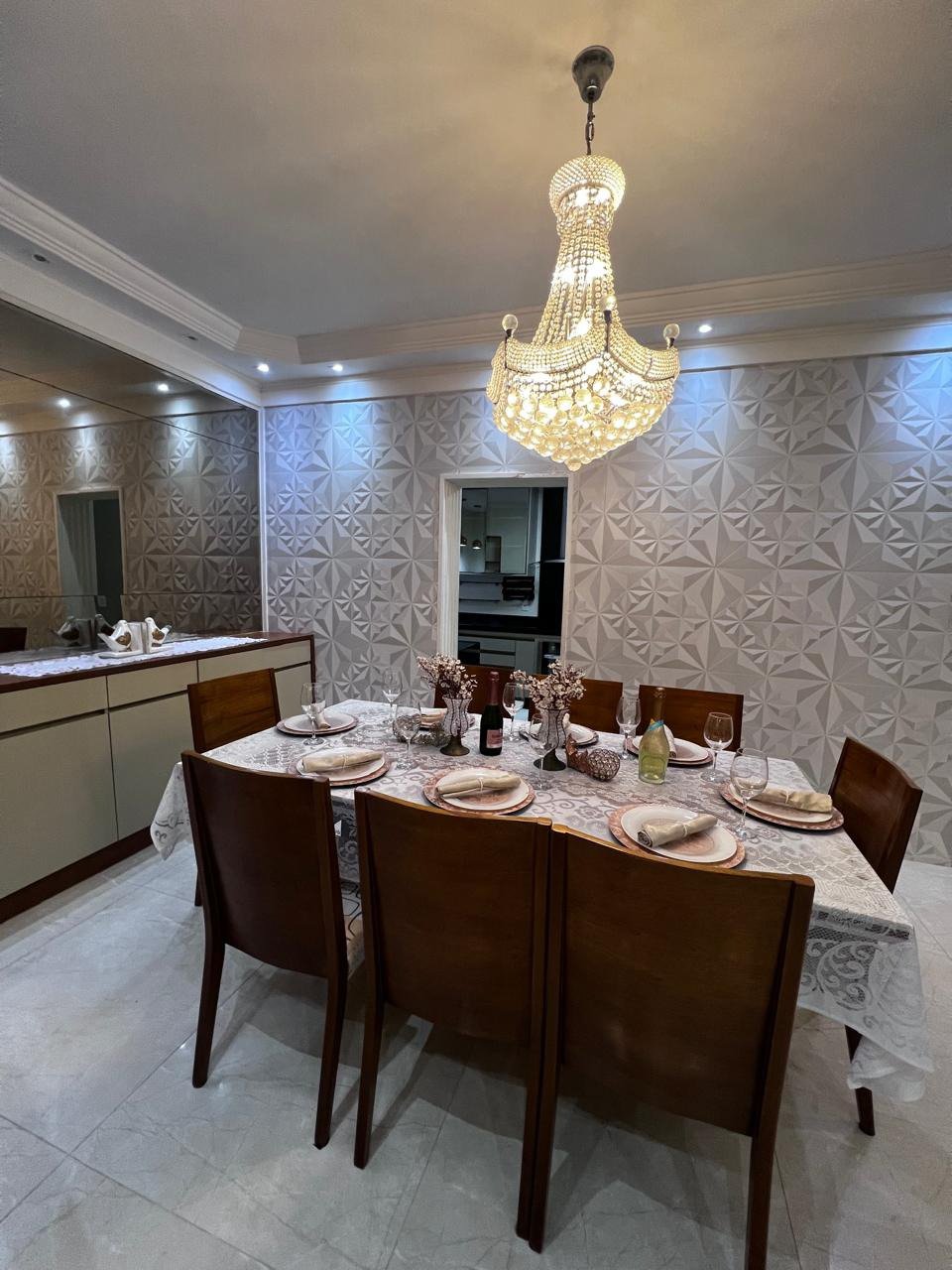 Casa à venda com 8 quartos, sendo 2 suítes, em Flórida, Praia Grande, SP