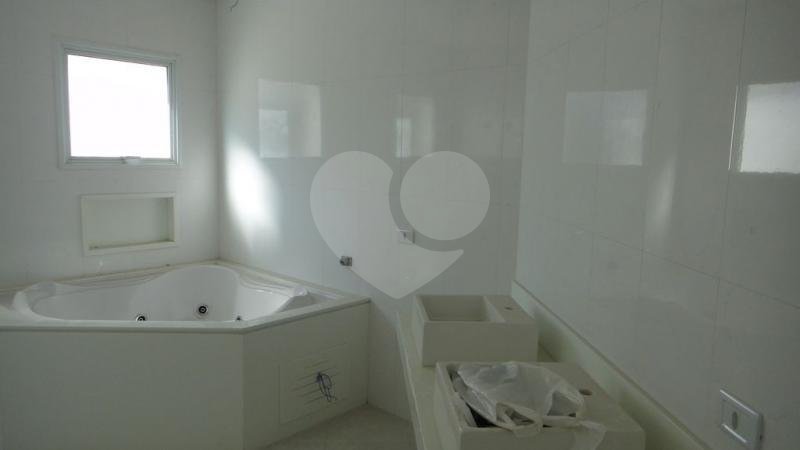 Casa à venda com 3 suítes no condomínio Villa Castanheira, São Paulo - SP