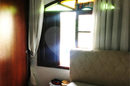 Sobrado à venda com 4 quartos, sendo 1 suíte,  em Vila Gomes, São Paulo, SP
