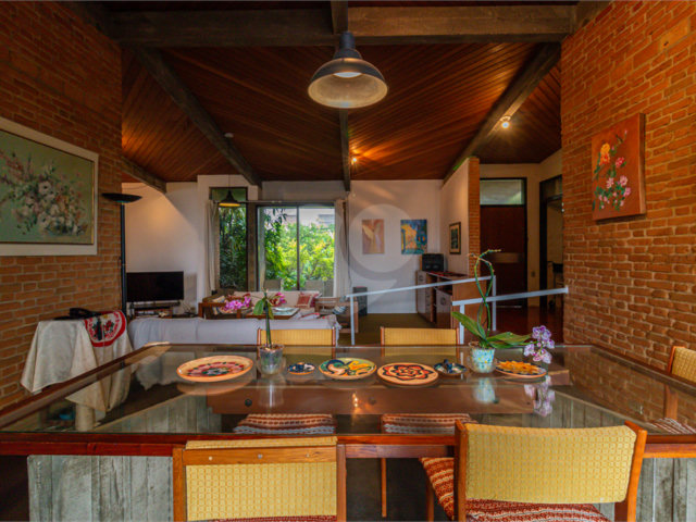 Casa à venda com 4 quartos, sendo 2 suítes,  em Jardim Prudência, São Paulo, SP
