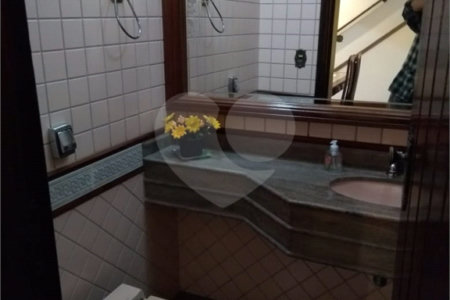 Casa à venda com 6 quartos, sendo 2 suítes,  em Jardim Leocádia, Sorocaba, SP