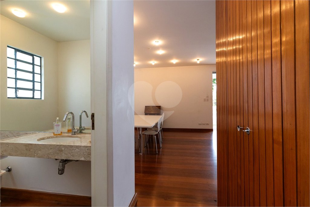 Casa à venda com 4 quartos, sendo 1 suíte, em Jardim Novo Mundo, São Paulo, SP