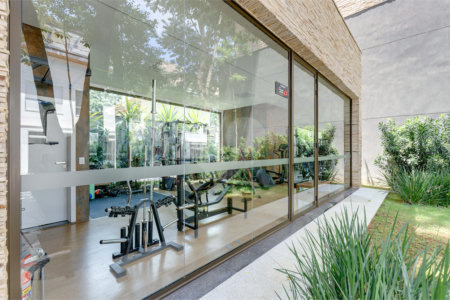 Casa à venda com 4 quartos, sendo 3 suítes, no condomínio Jardim Flora, São Paulo - SP