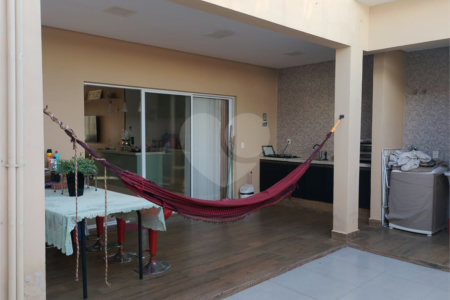 Sobrado à venda com 3 quartos, sendo 1 suíte, em Parque Barnabé, Indaiatuba, SP