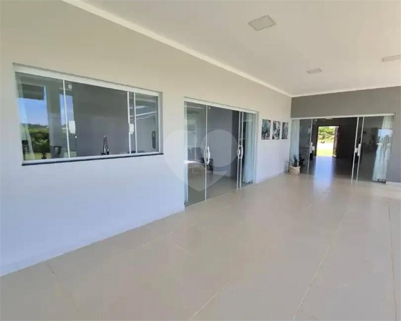 Casa à venda com 3 suítes no condomínio Chácaras Arumã, Sarapuí - SP